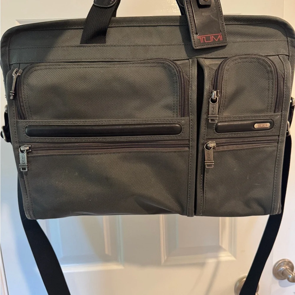 TUMI Men’s Travel Briefcase Leather handles